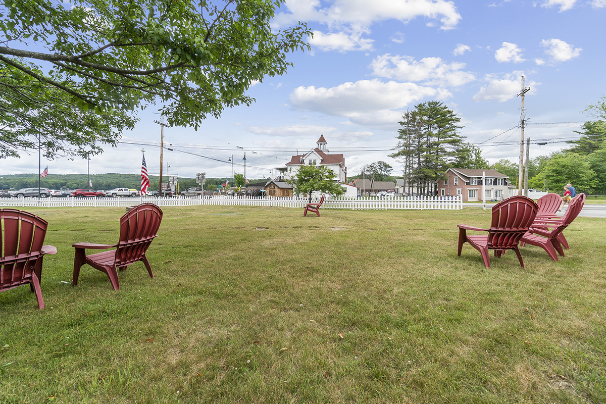 Hangout on the Lawn 